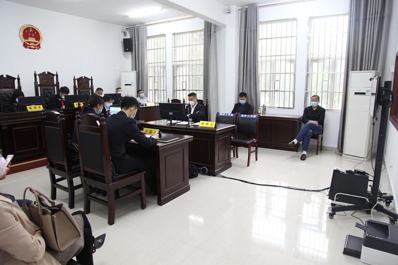 图：庭审现场.JPG