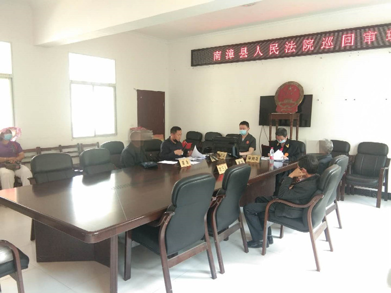 图：巡回审判庭审现场_副本.jpg