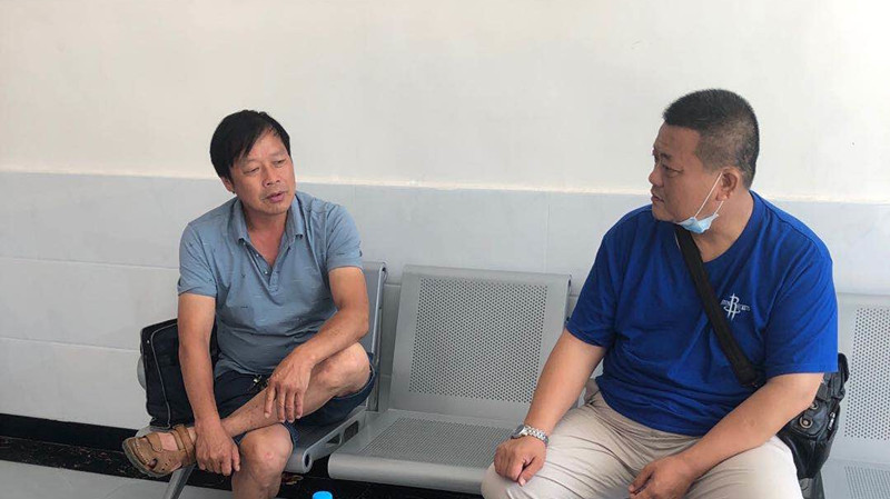 图①：邱法官向村治调委员了解纠纷的由来_副本.jpg