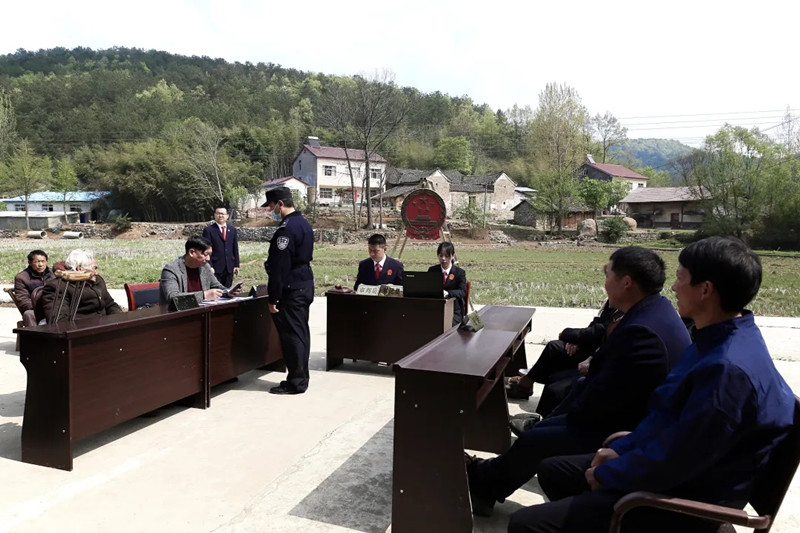 图③：巡回审判庭审现场_副本.jpg