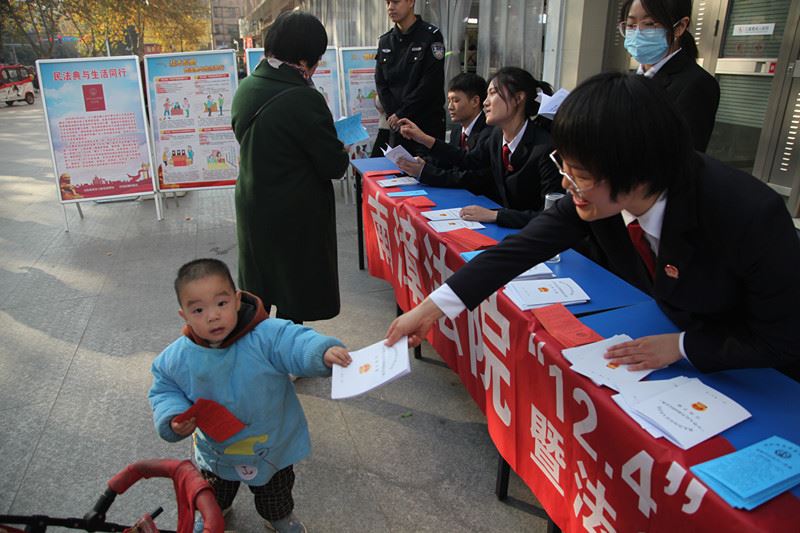 图⑤：法治观念的培养从娃娃抓起_副本.jpg